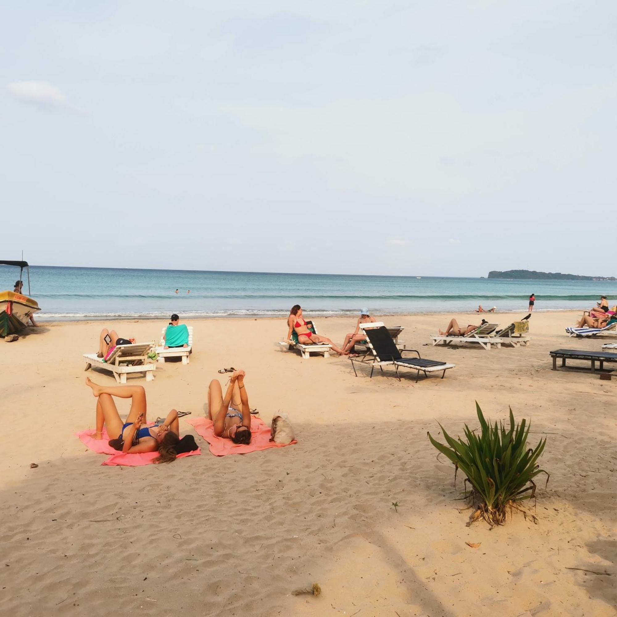 Surf Reef Beach Trincomalee Kültér fotó
